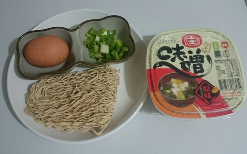 一個人在家也可以煮拉麵